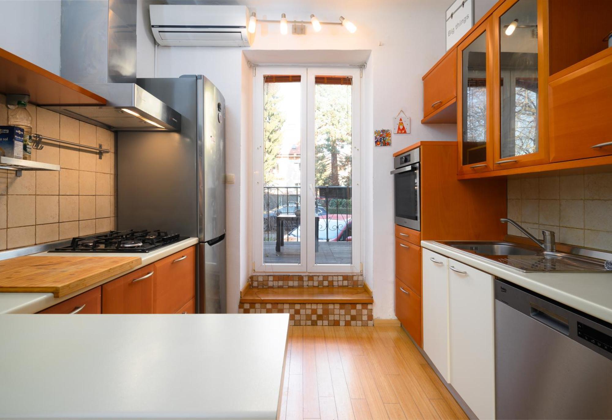 Urban View Apartment With Free Parking リュブリャナ エクステリア 写真